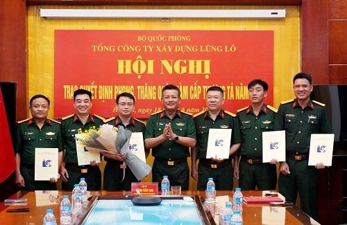 TỔNG CÔNG TY XÂY DỰNG LŨNG LÔ TỔ CHỨC HỘI NGHỊ CÔNG BỐ VÀ TRAO QUYẾT ĐỊNH PHONG, THĂNG QUÂN HÀM CẤP THƯỢNG TÁ NĂM 2026